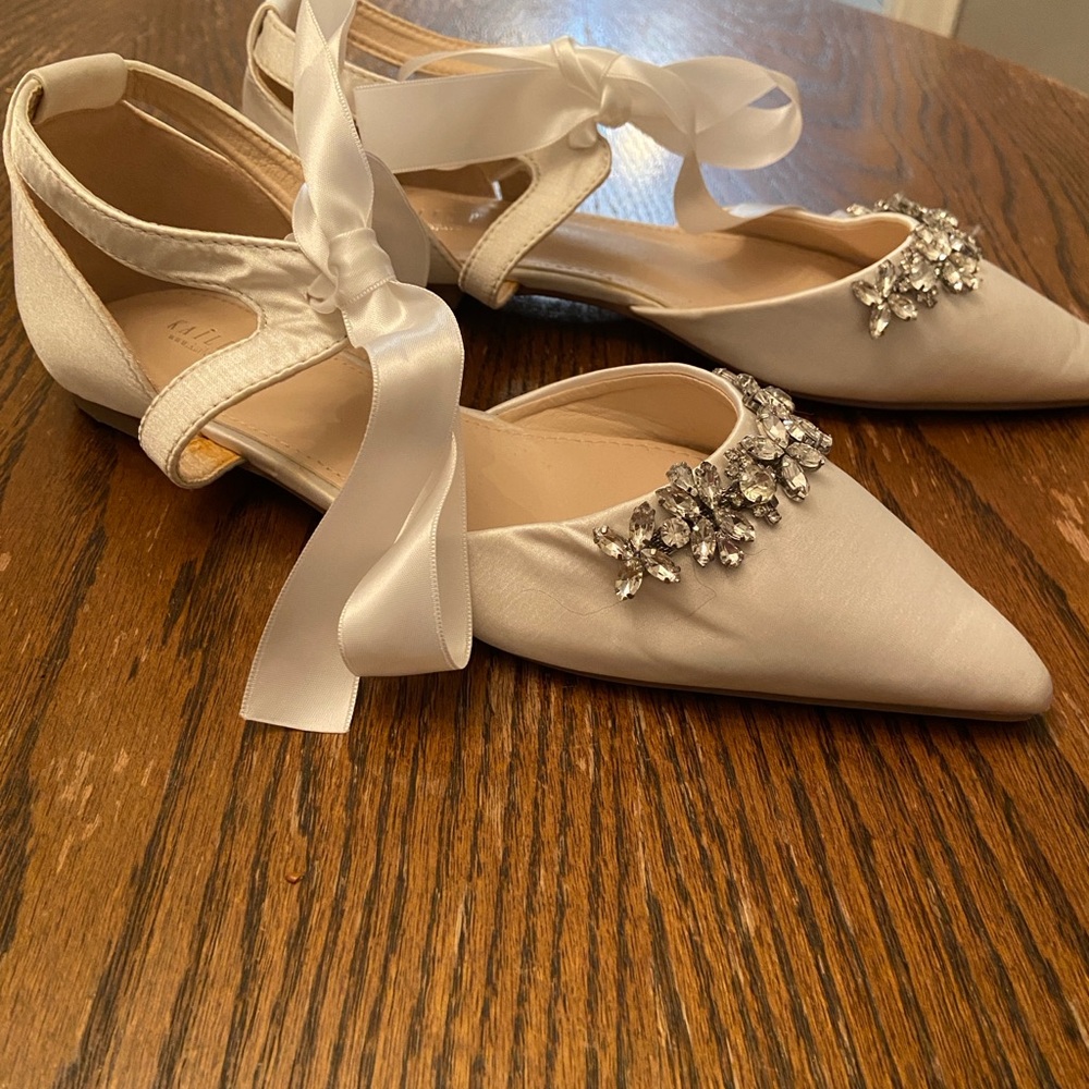 Elegant White Satin Women's Bridal Flats with Rhinestone Embellishments